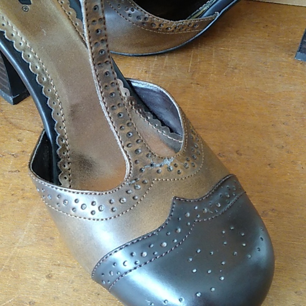 Bongo 2-Tone Brown Spectator T-Strap Heels | size 8 - Picture 8 of 12